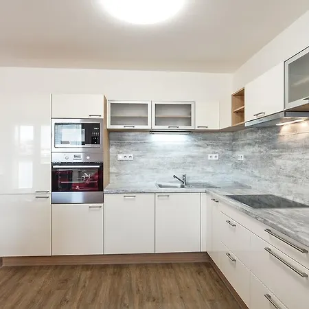 Guestin 3room Family Apt @ Podvinny Mlyn * Prague